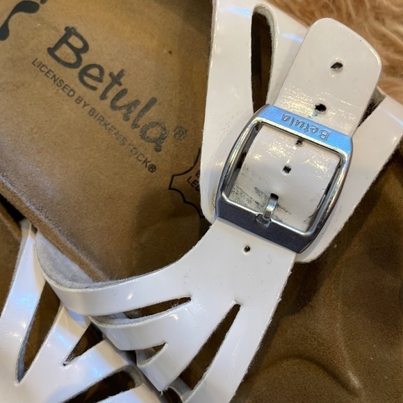 BIRKENSTOCK | Betula | Single Strap Patent Leather White Sandals | Size 38 - Picture 4 of 9